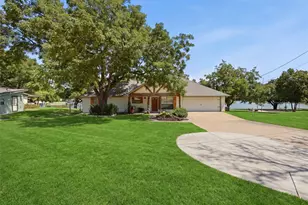 630 E Bridge St, Granbury, TX 76048 - Photo 4