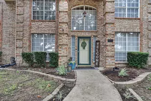 901 Brittany Dr, Lewisville, TX 75067 - Photo 2