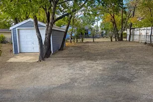 2801 Burchill Rd S, Fort Worth, TX 76105 - Photo 14