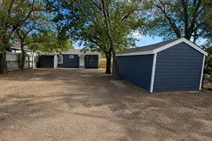 2801 Burchill Rd S, Fort Worth, TX 76105 - Photo 12