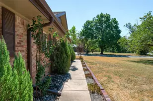 1423 W Shields Dr, Sherman, TX 75092 - Photo 10