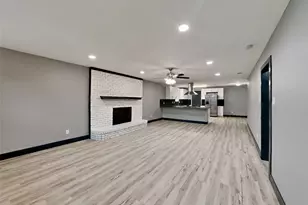 822 Cambridge Pl, Grand Prairie, TX 75051 - Photo 2