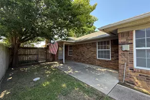 2802 Shady Grove Dr, Bedford, TX 76021 - Photo 6