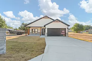 5431 Arrowhead Dr, Granbury, TX 76048 - Photo 2