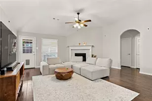 887 Woodrow Dr, Lewisville, TX 75067 - Photo 6