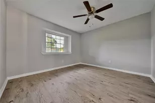 10071 Woodhollow Dr, Conroe, TX 77385 - Photo 12