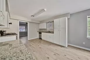 10071 Woodhollow Dr, Conroe, TX 77385 - Photo 6
