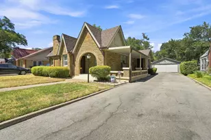 2215 Primrose Ave, Fort Worth, TX 76111 - Photo 2