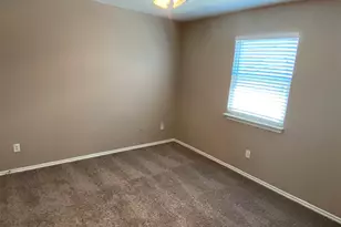 327 SE 3rd St, Grand Prairie, TX 75051 - Photo 8