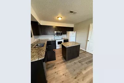 327 SE 3rd Street #202, Grand Prairie, TX 75051 - Photo 6