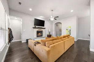 9901 Trinity Dr, Little Elm, TX 75068 - Photo 6