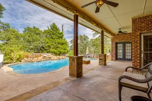 910 Royal Ct, Burleson, TX 76028 - Photo 38