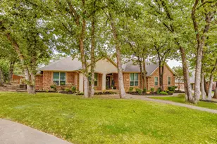 910 Royal Ct, Burleson, TX 76028 - Photo 1