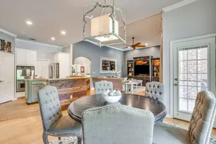 910 Royal Ct, Burleson, TX 76028 - Photo 10
