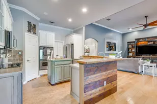 910 Royal Ct, Burleson, TX 76028 - Photo 12