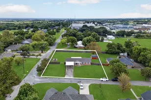 1010 Maple St, Farmersville, TX 75442 - Photo 1