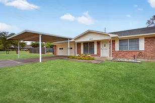 1010 Maple St, Farmersville, TX 75442 - Photo 2