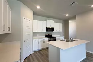 2948 Maple Orch Ln, Fort Worth, TX 76140 - Photo 2
