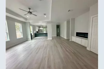 525 NW 17th Street, Grand Prairie, TX 75050 - Photo 2
