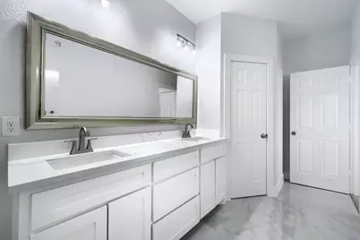 525 NW 17th Street, Grand Prairie, TX 75050 - Photo 10
