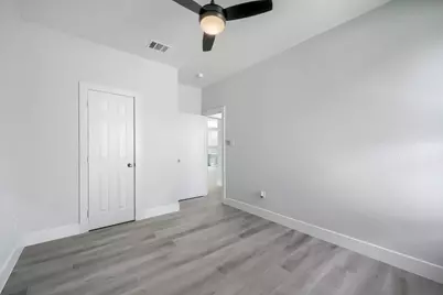 525 NW 17th Street, Grand Prairie, TX 75050 - Photo 14