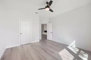 525 NW 17th St, Grand Prairie, TX 75050 - Photo 12