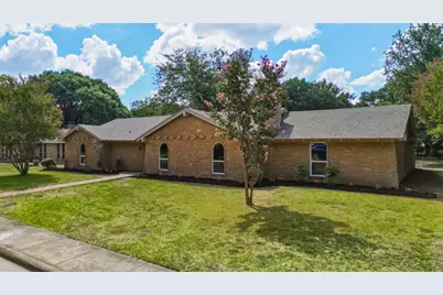122 Meadowbrook Drive, DeSoto, TX 75115 - Photo 1
