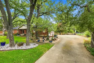 307 Shadow Ln, Euless, TX 76039 - Photo 2