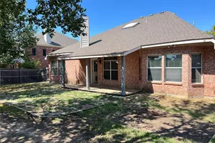 429 N Waterford Oaks Dr, Cedar Hill, TX 75104 - Photo 2