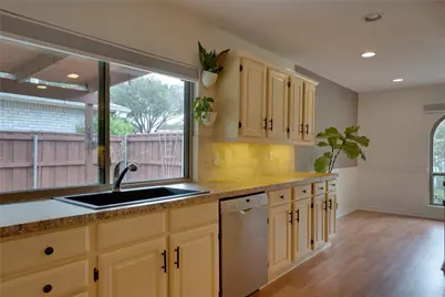 8515 Londonderry Lane, Dallas, TX 75228 - Photo 10