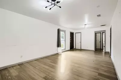 326 E Holley Street, Mesquite, TX 75149 - Photo 8