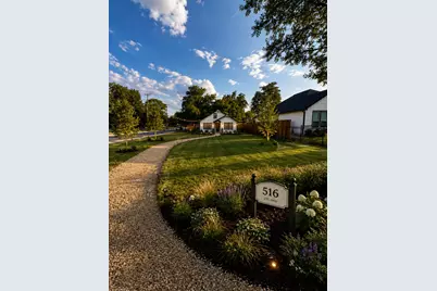 516 S Edgewood Terrace, Fort Worth, TX 76103 - Photo 2