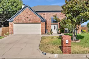 4900 Hibiscus Dr, Arlington, TX 76018 - Photo 2