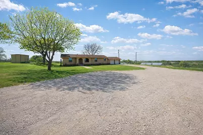 1119 Salt Creek Road, Springtown, TX 76082 - Photo 4