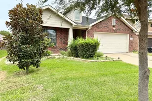 2812 Park Pl Dr, Grand Prairie, TX 75052 - Photo 2