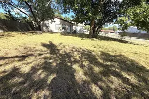 1802 N Woods St, Sherman, TX 75092 - Photo 22