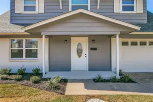 725 Hawthorne Ln, Grand Prairie, TX 75052 - Photo 2