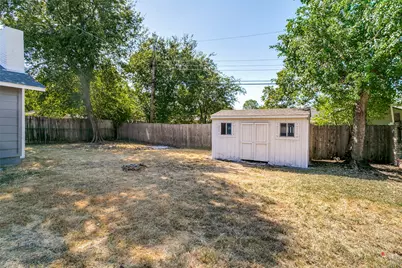 725 Hawthorne Lane, Grand Prairie, TX 75052 - Photo 24