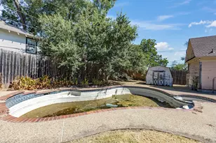 504 W Knox St, Ennis, TX 75119 - Photo 38