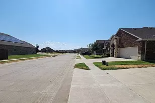 10318 Thunderwood Dr, Aubrey, TX 76227 - Photo 2