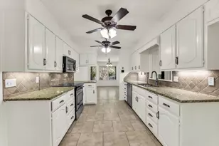 705 Poage Dr, Woodway, TX 76712 - Photo 10
