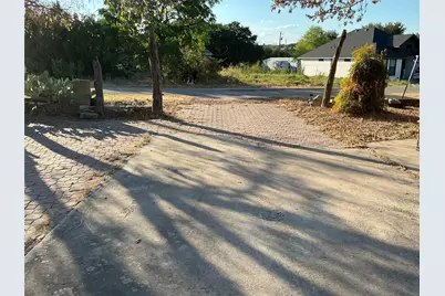 2517 Deer Trl, Granbury, TX 76048 - Photo 2
