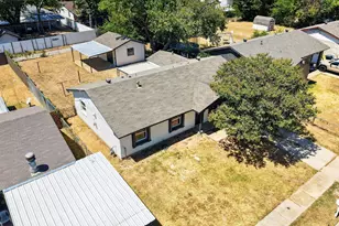 661 Edgeglen Dr, Dallas, TX 75217 - Photo 2