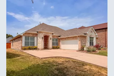 2311 Collin Drive, Grand Prairie, TX 75052 - Photo 2