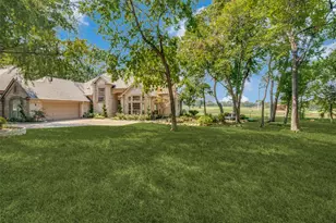 101 Fountain Hills Dr, Garland, TX 75044 - Photo 2