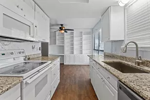 2101 Park Willow Ln, Arlington, TX 76011 - Photo 2