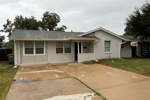 1831 Moonbeam Ln, Carrollton, TX 75006 - Photo 2