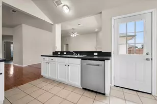 1017 Caleb St, Burleson, TX 76028 - Photo 16