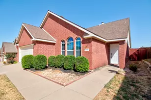 9001 Wild Rose Ln, Aubrey, TX 76227 - Photo 4
