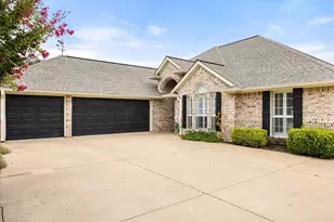 313 Casas Del Norte St, Granbury, TX 76049 - Photo 2